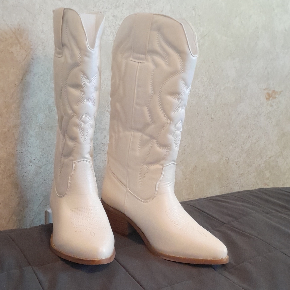Streetwear Society White Cowgirl Boots, Ladies 8.